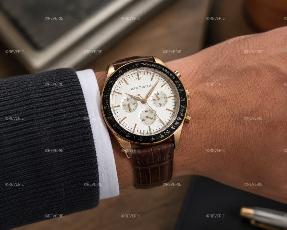 Aistrup AIW8702 Classic Sapphire Chronograph herenhorloge met witte wijzerplaat en bruine leren band | AIW8702