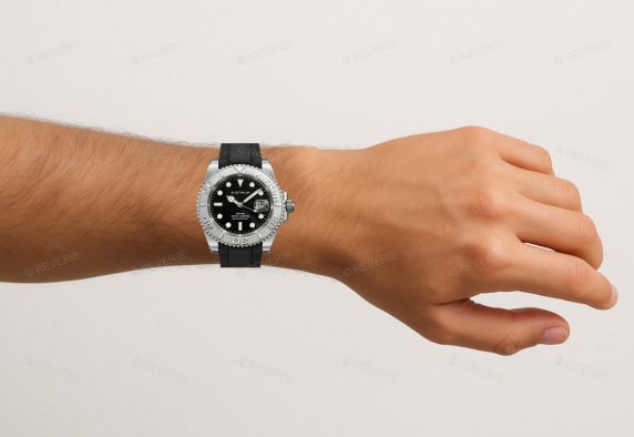 Aistrup sportief herenhorloge met zwarte wijzerplaat, zilverkleurige draaibare lunette en zwarte rubberen band | AIW8802
