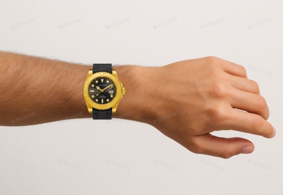 Aistrup sportief herenhorloge met zwarte wijzerplaat, goudkleurige draaibare lunette en zwarte rubberen band | AIW8804