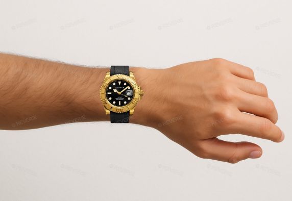 Aistrup sportief herenhorloge met zwarte wijzerplaat, goudkleurige draaibare lunette en zwarte rubberen band | AIW8804