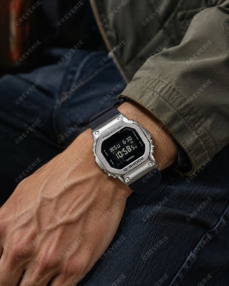 Metalen bezel G-SHOCK digitale horloge met omgekeerd display | GM-5600U-1ER