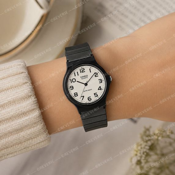 Klassiek analoog horloge met witte wijzerplaat en Arabische cijfers - zwart | MQ-24-7B2LEG